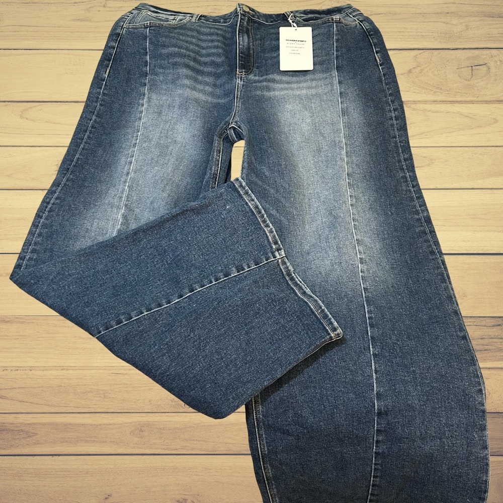 Classic High-Waist Wide Leg Jeans in Medium Blue